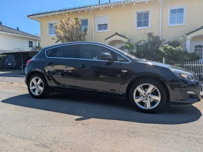 Gebraucht Opel Astra Energy 120 PS (88 kW) 2014 Schwarz Limousine