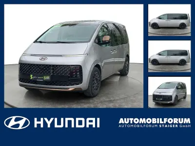 Gebraucht Hyundai Staria Signature 177 PS (130 kW) 2023 Shimmering silver / met Van / Kleinbus