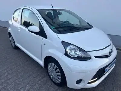 Second-hand Toyota Aygo Cool 103 CP (75 kW) 2013 Alb Hatchback