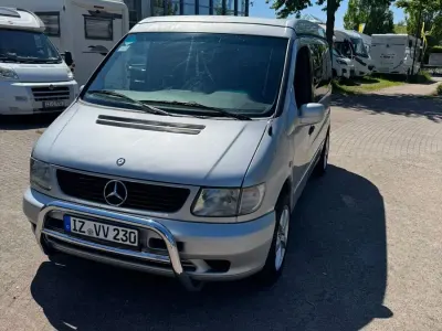 Gebraucht Mercedes V230 142 PS (104 kW) 1997 Silber Van / Kleinbus
