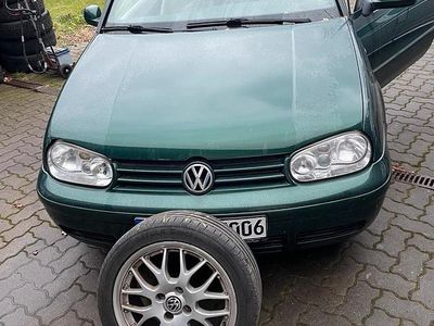 Grün Gebraucht 1999 VW Golf Cabriolet Highline Cabrio | 2.350 €