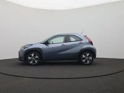 Neu Toyota Aygo X X-pure 116 PS (85 kW) 2026 Celestite grey metallic SUV