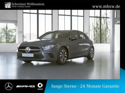 Gebraucht Mercedes A180 116 PS (85 kW) 2022 Mountaingrau Limousine