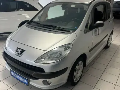 Gebraucht Peugeot 1007 109 PS (80 kW) 2007 Silber Van / Kleinbus
