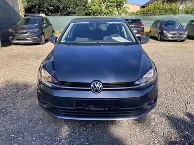 Gebraucht VW Golf VII Trendline 116 PS (85 kW) 2018 Indiumgrau metallic Limousine