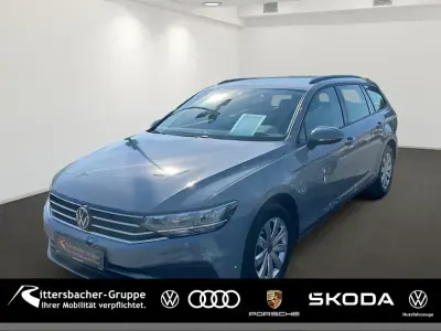 Gebraucht VW Passat Basis 150 PS (110 kW) 2023 Mondsteingrau Kombi
