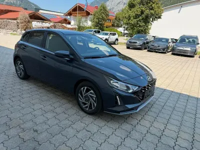 Neu Hyundai i20 90 PS (66 kW) 2026 Grau Kleinwagen