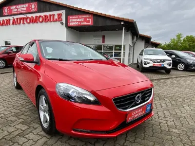 Gebraucht Volvo V40 You! 179 PS (131 kW) 2014 Rot Limousine
