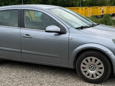 Gebraucht Opel Astra Cosmo 105 PS (77 kW) 2006 Lichtsilber m2 Limousine