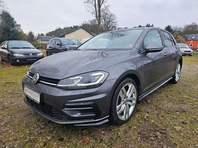 Indiumgrau Gebraucht 2017 VW Golf VII Highline Kleinwagen | 14.000 €