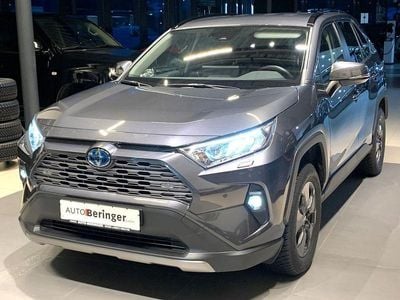 Grey metallic Gebraucht 2024 Toyota RAV4 Hybrid Team SUV | 39.900 € (Fairer Preis)