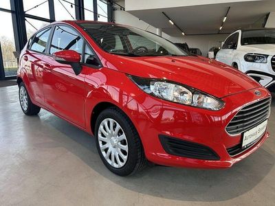 Gebraucht Ford Fiesta Trend 101 PS (74 kW) 2013 Rot Kleinwagen