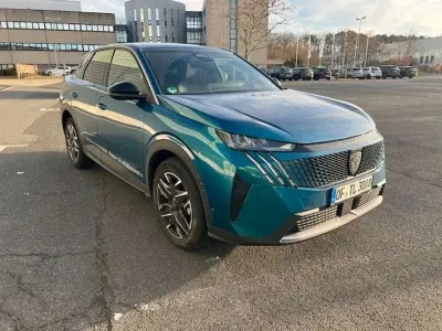 Gebraucht Peugeot 3008 Allure 136 PS (100 kW) 2024 Blau SUV