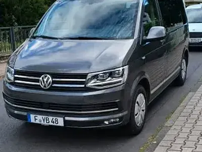 Gebraucht VW Multivan 150 PS (110 kW) 2019 Grau Van / Kleinbus