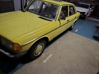 Gebraucht Mercedes 240 65 PS (47 kW) 1976 Andere farben Limousine