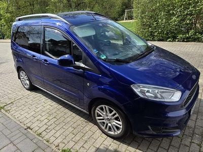 Second-hand Ford Tourneo Titanium 101 CP (74 kW) 2017 Albastru Break