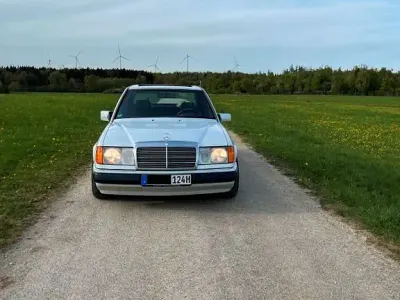 Gebraucht Mercedes E230 132 PS (97 kW) 1987 Weiß Limousine