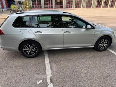 Grau Gebraucht 2016 VW Golf VII Allstar Kombi | 8.800 € (Fairer Preis)