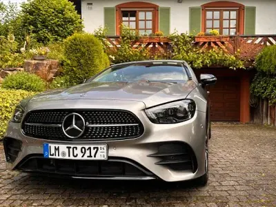 Gebraucht Mercedes E400 AMG line 330 PS (242 kW) 2023 Grau Cabrio