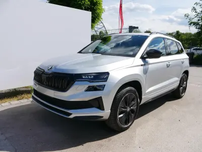 Neu Skoda Karoq SportLine 190 PS (139 kW) 2026 Brillant silber metallic SUV