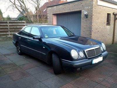 Gebraucht Mercedes E200 Elegance 102 PS (75 kW) 1999 Schwarz Limousine