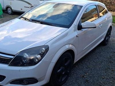 Gebraucht Opel Astra GTC Innovation 140 PS (102 kW) 2009 Weiß Limousine