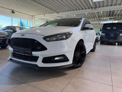 Gebraucht Ford Focus ST 185 PS (136 kW) 2016 Frostweiß Kombi