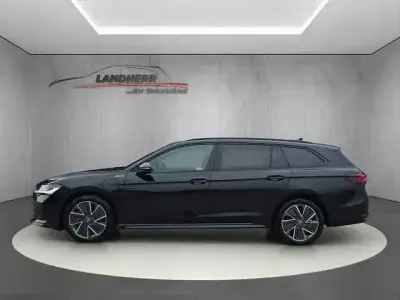 Gebraucht Skoda Superb SportLine 204 PS (150 kW) 2025 Ebony schwarz metallic Kombi
