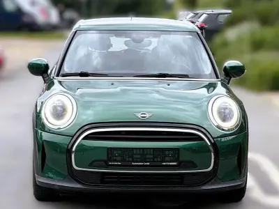 Gebraucht Mini ONE Classic 102 PS (75 kW) 2022 British racing green iv Kleinwagen