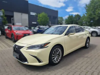 Neu Lexus ES300H Luxury Line 218 PS (160 kW) 2025 Graphitschwarz Limousine