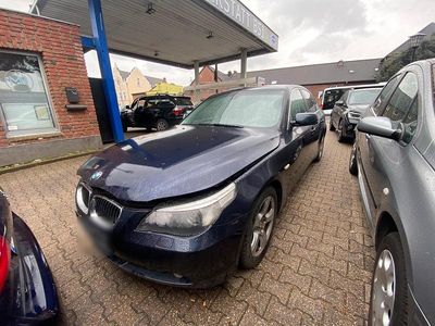 Second-hand BMW 525 218 CP (160 kW) 2006 Albastru Berlinǎ