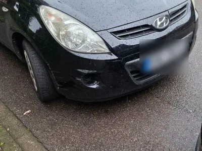 Gebraucht Hyundai i20 Classic 77 PS (56 kW) 2012 Schwarz Kleinwagen