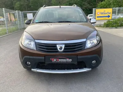 Używany Dacia Sandero Stepway 84 KM (61 kW) 2012 Złoty Sedan/Limuzyna