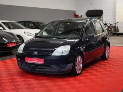Używany Ford Fiesta 80 KM (58 kW) 2004 Czarny Hatchback