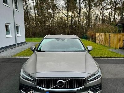 Grau Gebraucht 2018 Volvo V60 Inscription Kombi | 18.600 € (Fairer Preis)