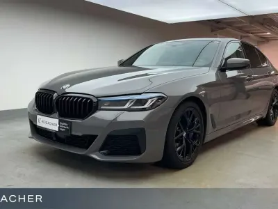 Gebraucht BMW 550 530 PS (389 kW) 2021 Berninagrau bernsteineffekt Limousine