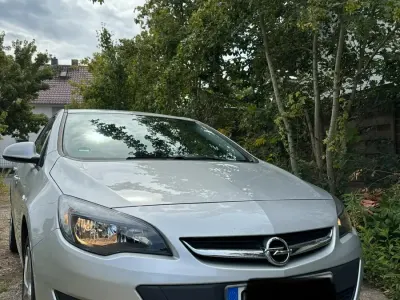 Gebraucht Opel Astra Active 140 PS (102 kW) 2013 Silber Coupé