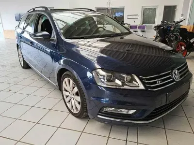 Gebraucht VW Passat 140 PS (102 kW) 2013 Blau Kombi