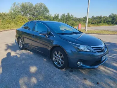 Gebraucht Toyota Avensis Executive 177 PS (130 kW) 2012 Blau Kombi