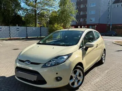 Usata Ford Fiesta Titanium 97 CV (71 kW) 2009 Beige Berlina