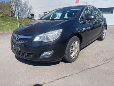 Gebraucht Opel Astra Edition 101 PS (74 kW) 2012 Limousine