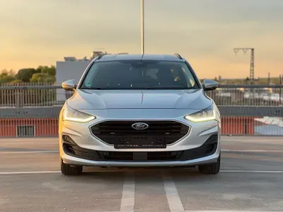 Używany Ford Focus 120 KM (88 kW) 2022 Srebrny Sedan/Limuzyna