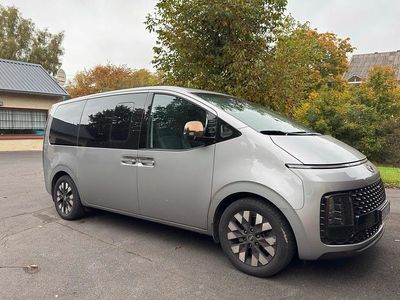Gebraucht Hyundai Staria Signature 177 PS (130 kW) 2023 Silber Van / Kleinbus