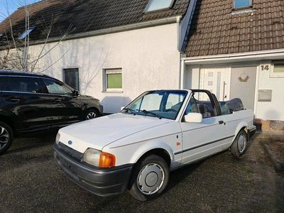 Weiß Gebraucht 1988 Ford Escort Cabriolet Ghia Cabrio | 1.900 €