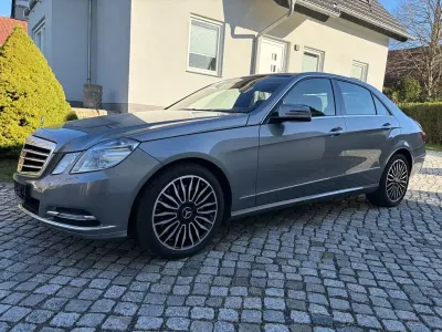 Gebraucht Mercedes E500 Avantgarde 387 PS (284 kW) 2011 Grau Limousine