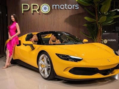 Usata Ferrari 296 829 CV (609 kW) 2024 Giallo Cabrio