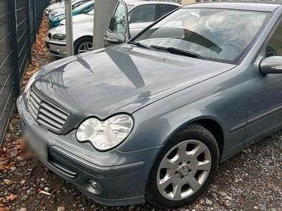 Usata Mercedes C200 Elegance 163 CV (119 kW) 2005 Blu Berlina
