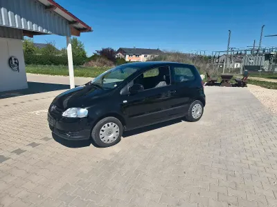Second-hand VW Fox 54 CP (39 kW) 2006 Negru Hatchback