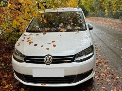 Gebraucht VW Sharan Comfortline 150 PS (110 kW) 2019 Weiß Van / Kleinbus