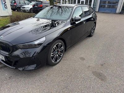 Gebraucht BMW 520 Sport Line 197 PS (144 kW) 2025 Schwarz Kombi